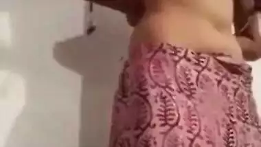 Pleasant Desi girl takes off pink dress in her first porn video