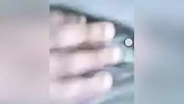Tempting Desi MILF shows her XXX full lips and tits in close-up