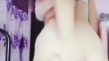 Nerdy college girl from India shakes big buttocks and spanks it
