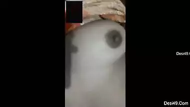 Viewers need Desi woman to air XXX boobs in close-up porn video