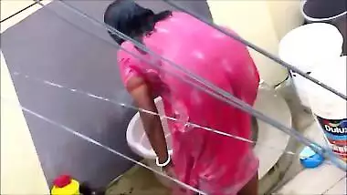 aunty open bath in red nighty