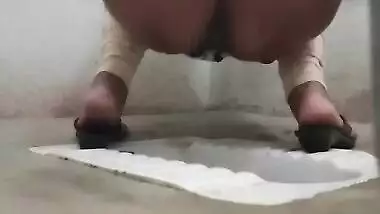 Desi Indian Girlfriend Bathroom Hidden Cam Pissing Compilation Video! Indian XXX Couple Crazy