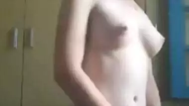 Desi girl has a pale body that she willingly shows in the porn video
