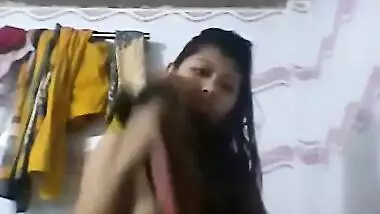 Indian with small tits doesn't feel shy to show how she washes body