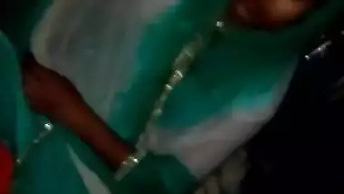 Desi teen boobs exposed n pressed