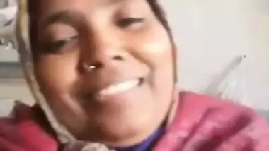 Village Desi girl shows her boobs in video call with her XXX boyfriend