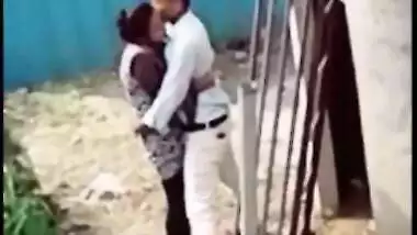 Indian lovers caught making out outdoor in backyard in Desi mms video