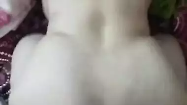 Paki female moves XXX rear towards sex stick till it sprays chudai cum