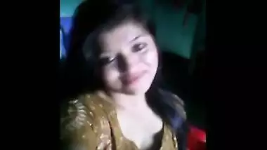 Punjabi bhabhi Neelam showing deep cleavage