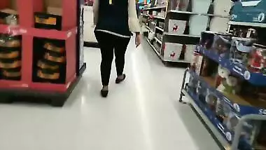 Huge butt Tamil Walmart employee