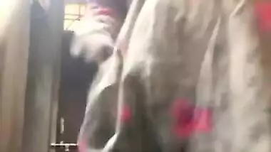 Today Exclusive- Desi Girl Record Her Bathing Video For Lover