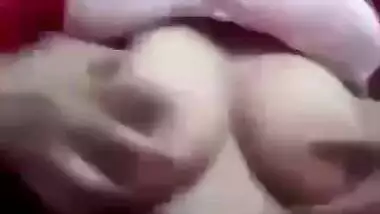 Paki hijabi bhabi fingering pussy and boobs show
