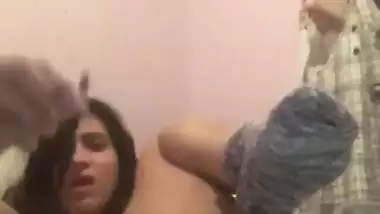 Desi nude lady fucks her assholes with her paint brushes