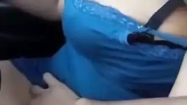 Driver manages to touch Indian passenger's pussy and tits during riding