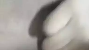 Very hot XXX video of the slender Desi girl who exposes her pussy