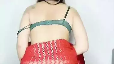 Perfect Desi XXX bitch masturbating her pink pussy on camera