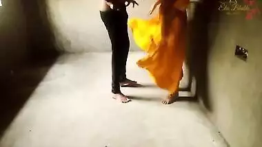 Horny Tour Guide Fucks Sexy Bhabhi In An Abandoned Place