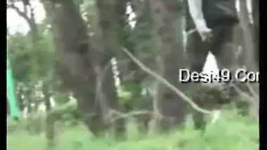 Desi mms evidence of Indian lovers caught making out outdoor in park