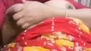 Chunky Desi wife cums hard when teasing her XXX twat on the camera