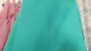 Sexy Paki Girl Showing Her Big Ass and Pussy 2 clips part 1