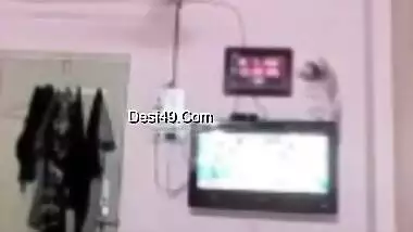 Today Exclusive- Bhabhi Record Her Bathing Video For Lover