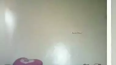 Tempting Indian whore shows off super-sexy butt and titties at home