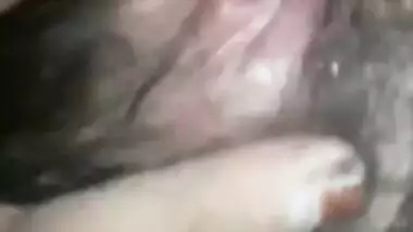Indian girl has full lips and boobs to flash in her XXX broadcast