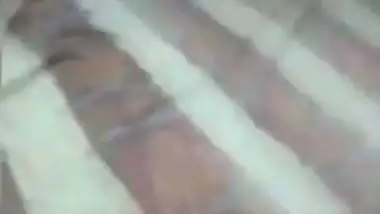 Guy lifts his GF’s salwar and fucks her cunt in dehati sex