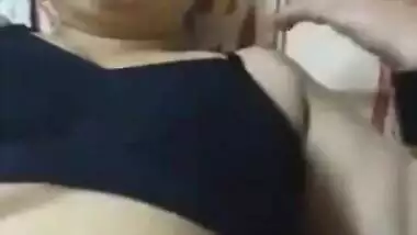 Fat Desi obediently lies in bed allowing guy to feel up her XXX opening