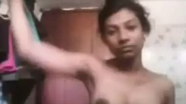 Video of Indian mom who tries to make online friend cum with boobs