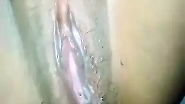 Close up porn video of Indian woman showing her boobs and wet snatch