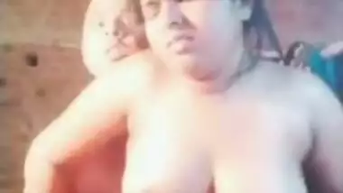 Chubby Desi hussy enjoys XXX boobs massage from her man in MMS clip