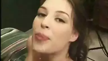 Indian XXX video of a hot porn star getting her pussy hammered