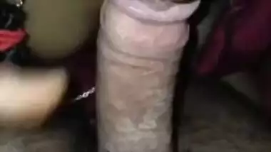 Desi babe gives a XXX blowjob to her husband who makes an MMS video