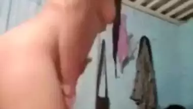 Indian gets naked putting naked XXX booty in camera in sex chudai show