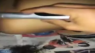 Sexy desi giirl Swan insert a carrot in her pussy deeply and oiling