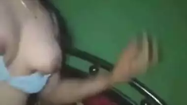 Super Desi XXX girl makes hot MMS video of a blowjob close-up for fans