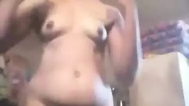 Desi babe has to strip on camera to earn tips for XXX naked show