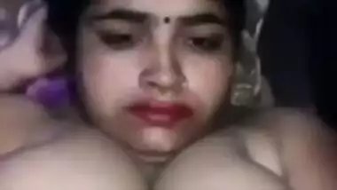 Desi wife video where she flaunts juicy boobs and hairy XXX hole