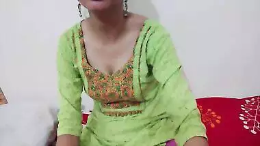 Desi Stepmom Convinced By Horny Stepson For Hard Fuck Desi Hot Sexy Stepmom Ka Teen Son Ne Chudai Pani Nikal Diya! Hindi