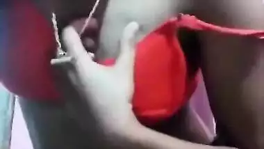 Desi Girl Shows Her Boobs