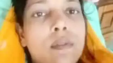 Shy Desi model reveals her cute XXX tits to the client on video call