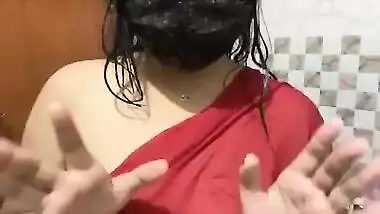 romeo and juliet Showing Boobs through Wet Saree on StripChat Live