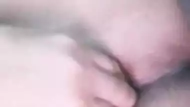 Indian babe lures new online clients with boobs and masturbation show